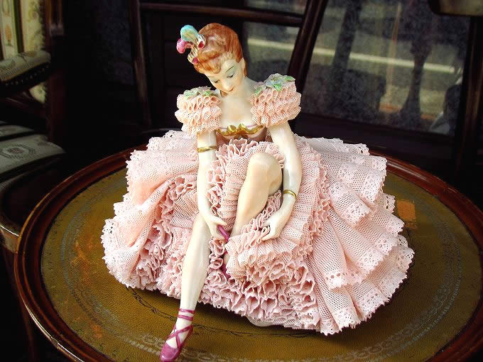 アイリッシュ ドレスデン　陶器 レース 人形