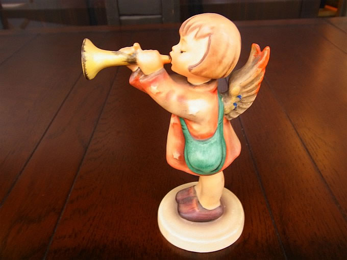 ゲーベルのフンメル人形『ラッパを吹く天使』 | 東京世田谷の買取専門店くらしのくら